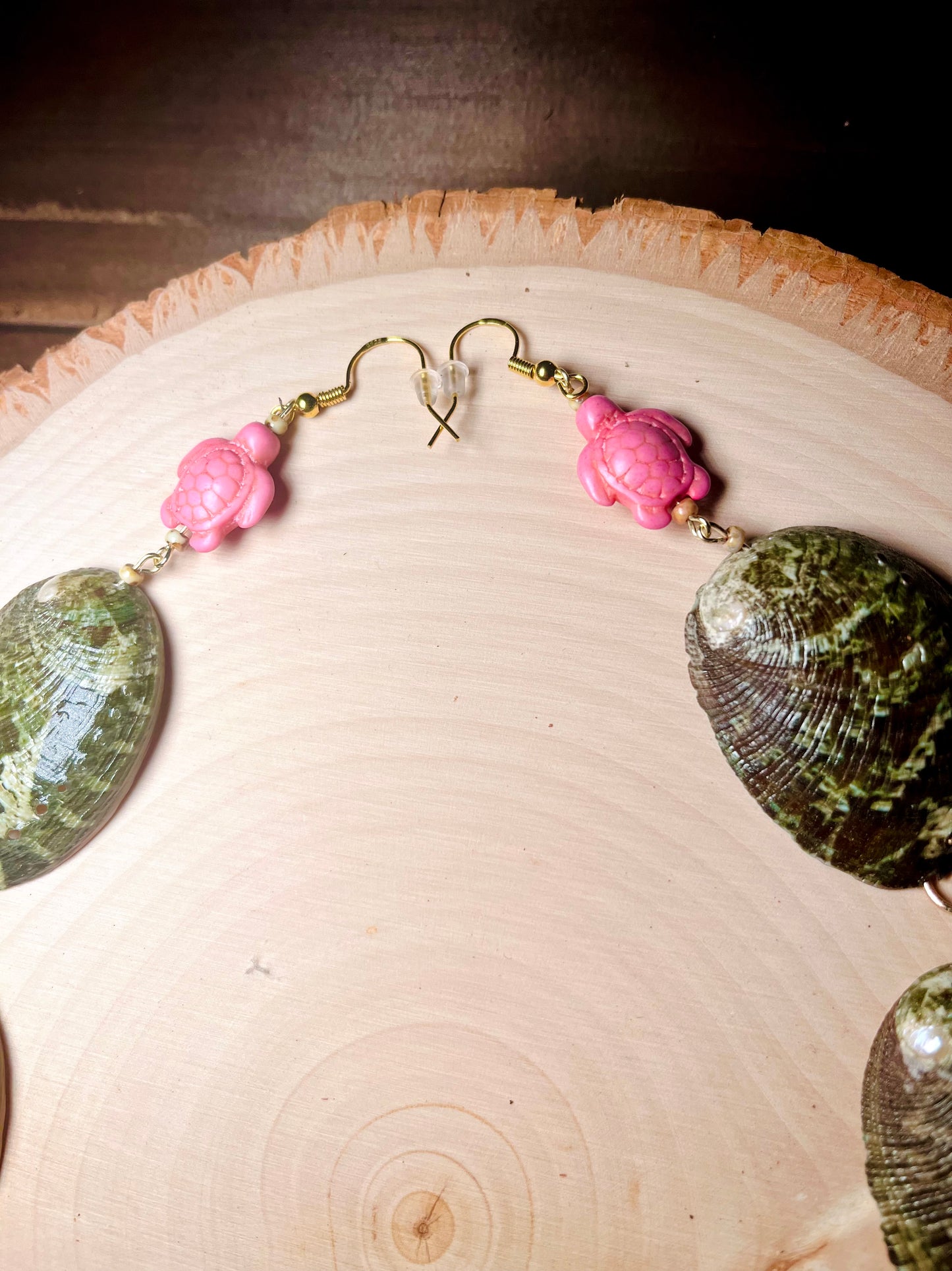 Abalone with Pink Turtles