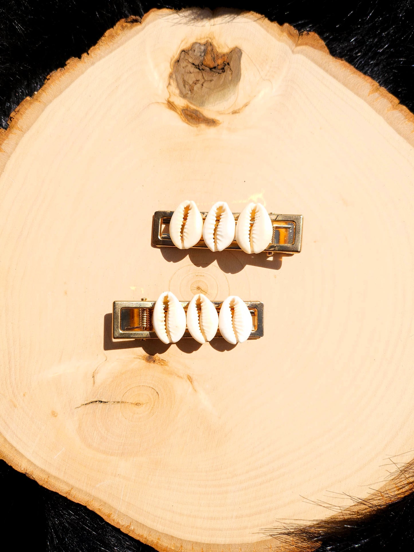 Adéwálé • Cowrie Shell Hair Clips White